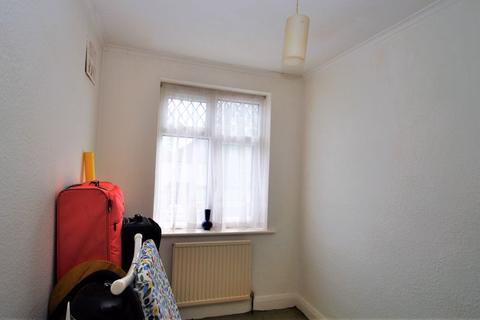 40 Lynwood Drive, Worcester Park, KT4 7AB