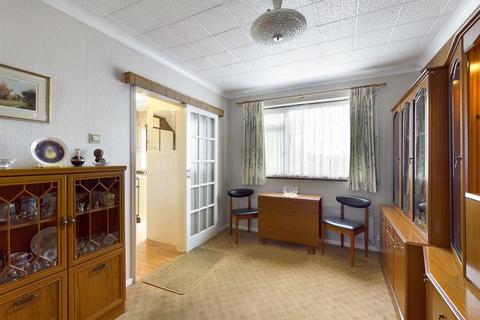 12 Crescent Way, Aveley, South Ockendon, RM15 4TJ