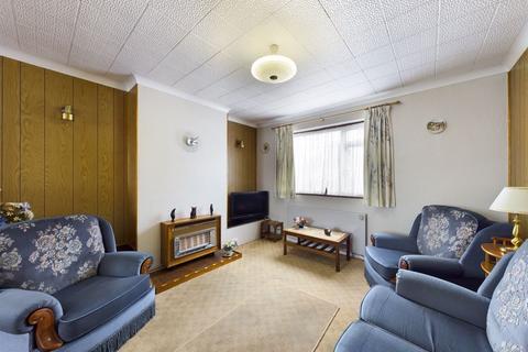 12 Crescent Way, Aveley, South Ockendon, RM15 4TJ