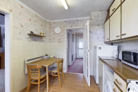 12 Crescent Way, Aveley, South Ockendon, RM15 4TJ