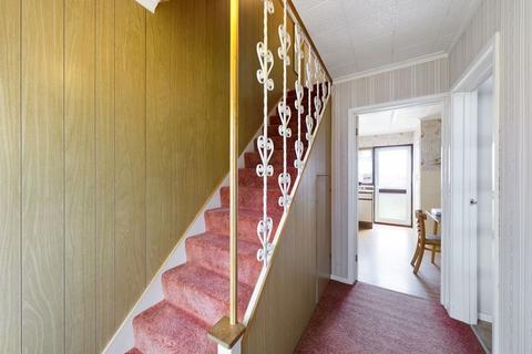 12 Crescent Way, Aveley, South Ockendon, RM15 4TJ