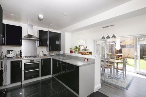 6 Erickson Gardens, Bromley, BR2 9TJ