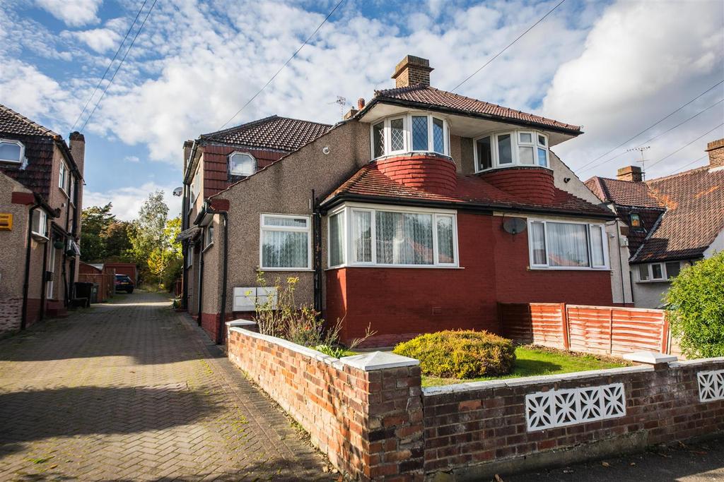 Windsor Drive, Dartford 2 bed flat £250,000