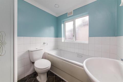 38a Windsor Drive, Dartford, DA1 3HN