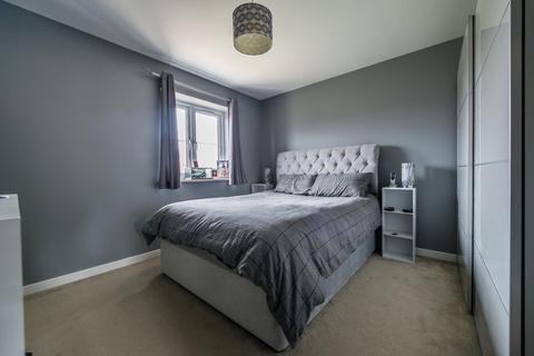 12 Barchamber Way, Gravesend, DA12 2FA