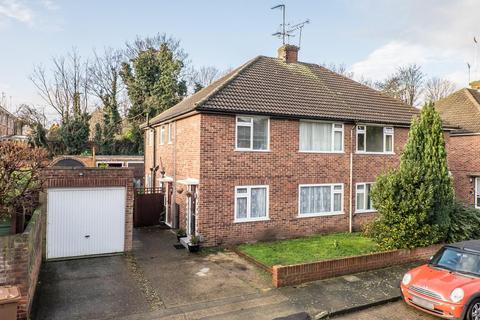3 Clydon Close, Erith, DA8 3AX