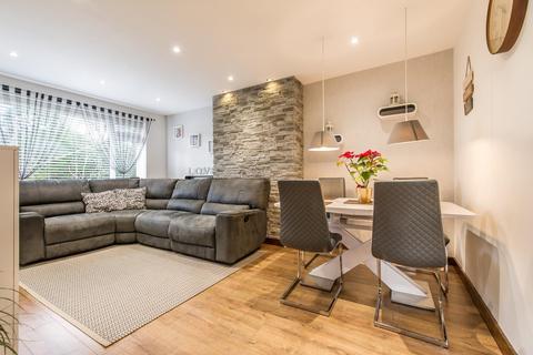 3 Clydon Close, Erith, DA8 3AX