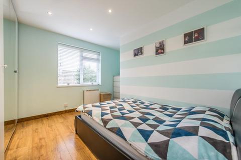 3 Clydon Close, Erith, DA8 3AX