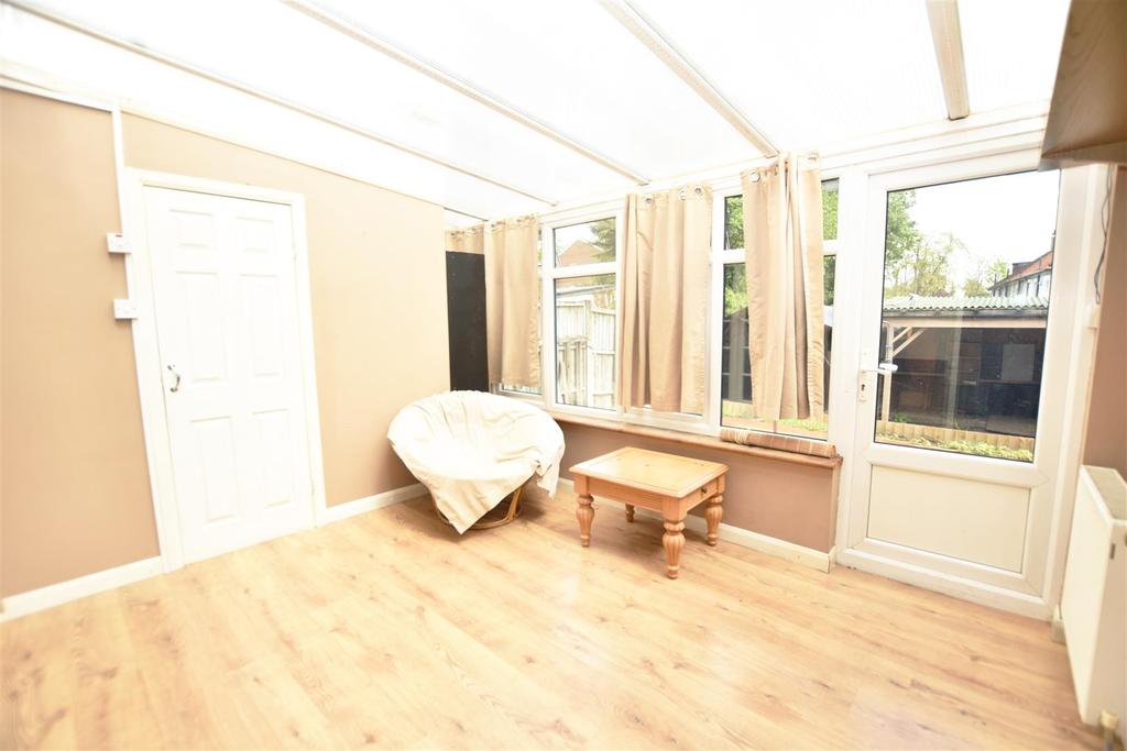 Sidmouth Avenue, Isleworth 3 bed end of terrace house £550,000