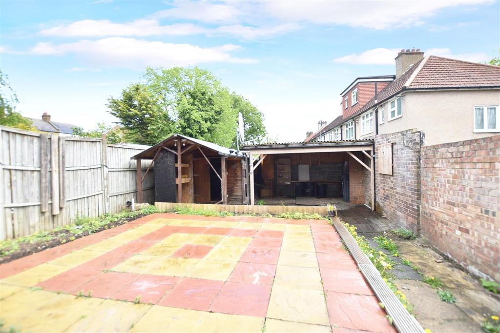 Sidmouth Avenue, Isleworth 3 bed end of terrace house £550,000