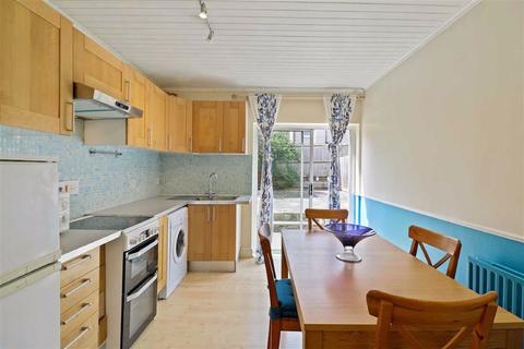 25a Elderton Road, London, SE26 4EY