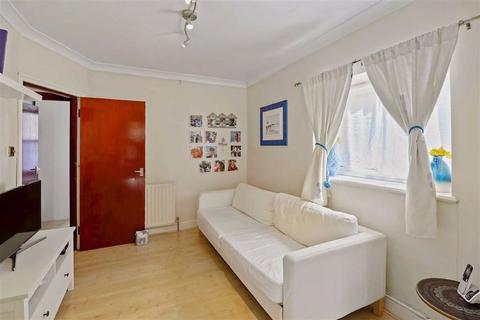 25a Elderton Road, London, SE26 4EY