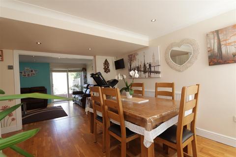 18 Hamilton Crescent, Warley, Brentwood, CM14 5ES