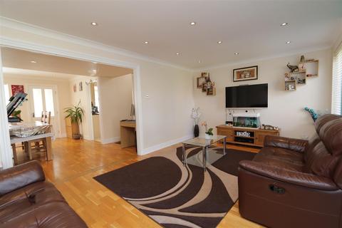 18 Hamilton Crescent, Warley, Brentwood, CM14 5ES
