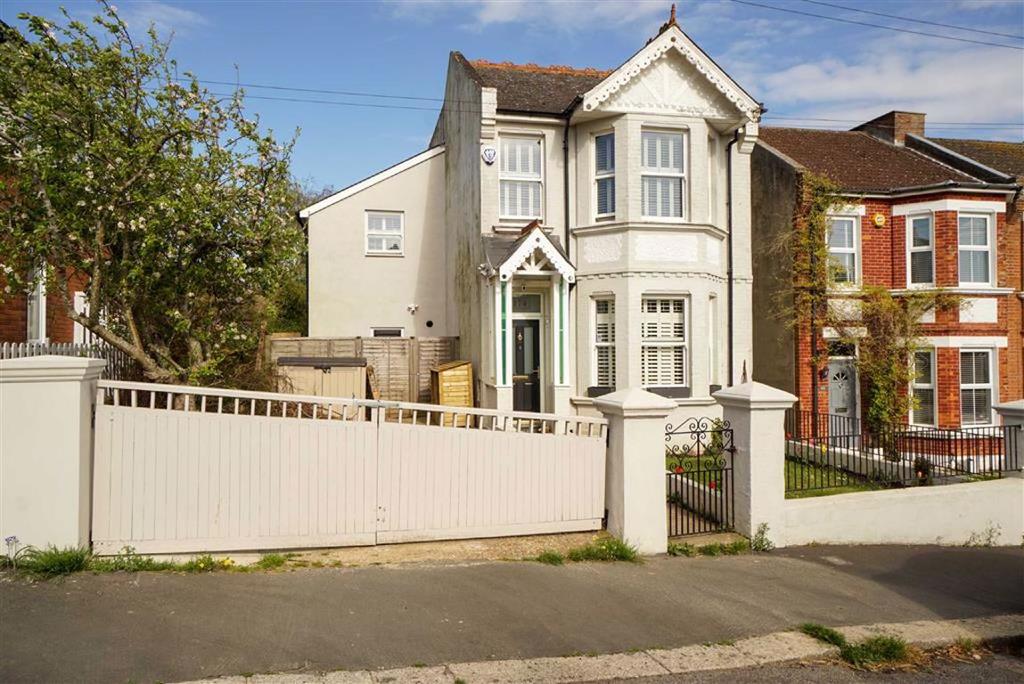Athelstan Road, Hastings, East Sussex 4 bed detached house £500,000