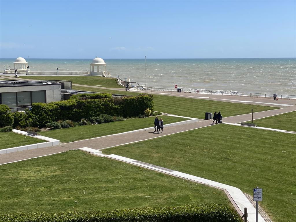 West Parade, BexhillOnSea 3 bed flat for sale £360,000