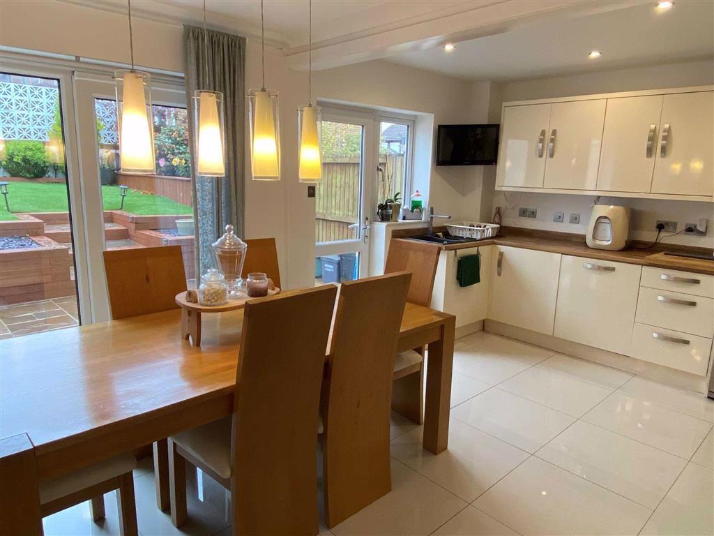 Taf Close, Cwm Talwg, Barry 3 bed detached house £319,950