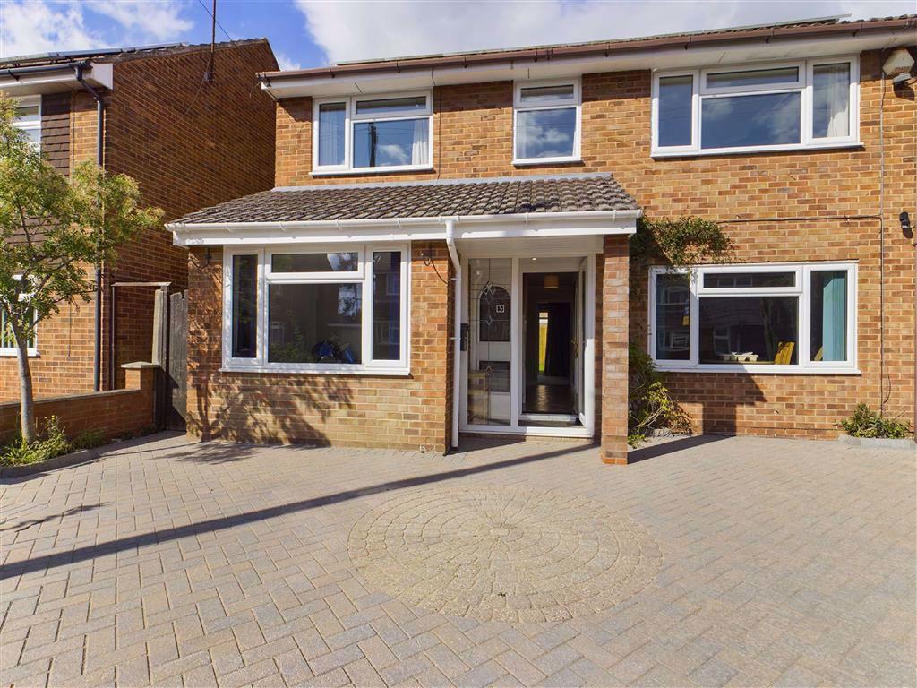 Bradley Close, Longlevens 4 bed detached house £370,000
