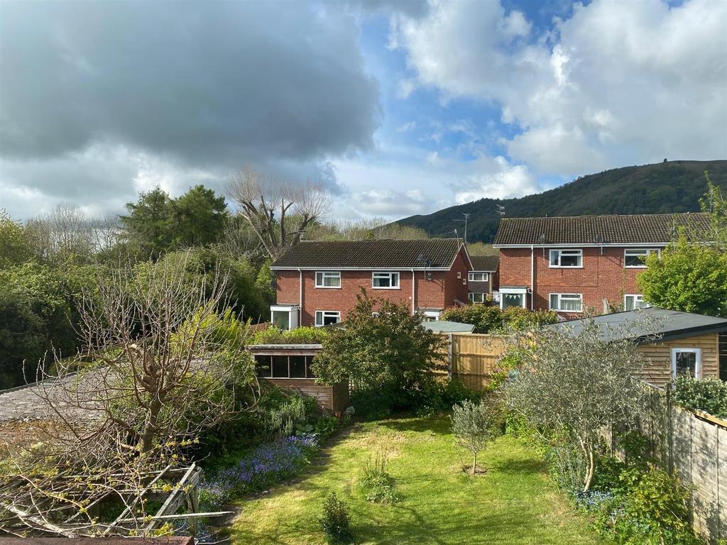Fruitlands, Malvern 3 bed semidetached house £850 pcm (£196 pw)