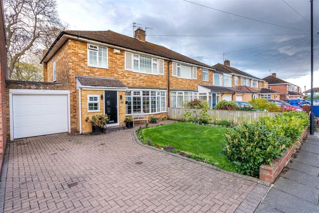 Belmount Avenue, Melton Park... 3 bed semidetached house £350,000