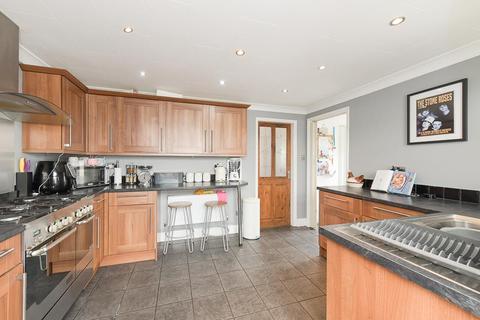 8 Bramber Grove, Clifton, Nottingham, NG11 9FJ