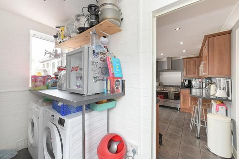 8 Bramber Grove, Clifton, Nottingham, NG11 9FJ