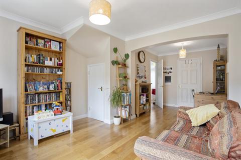 4 Compton Close, London, SE15 5FZ