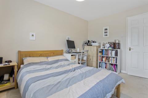 4 Compton Close, London, SE15 5FZ