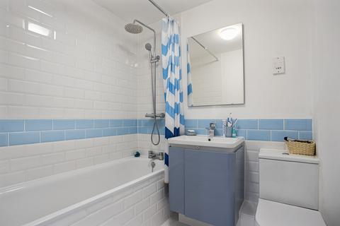 4 Compton Close, London, SE15 5FZ