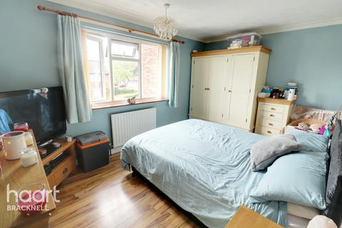 46 Agar Crescent, Bracknell, RG42 2BX