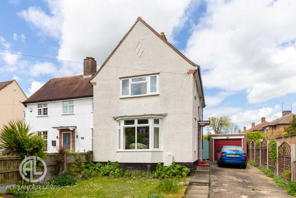 Icknield Way, Letchworth Garden City... 3 bed semidetached house £