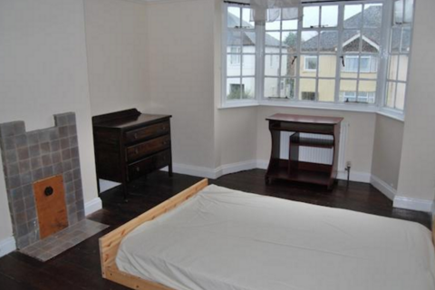 4 bedroom semi-detached house to rent, Kenilworth Avenue, Oxford