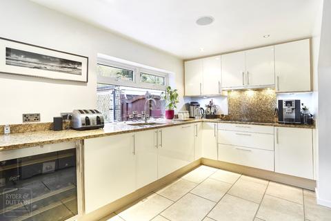 19 Ambrose Crescent, Diggle, Oldham, OL3 5XG