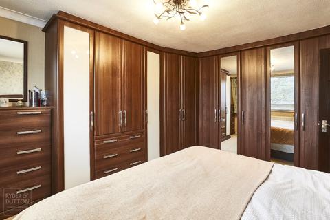 19 Ambrose Crescent, Diggle, Oldham, OL3 5XG