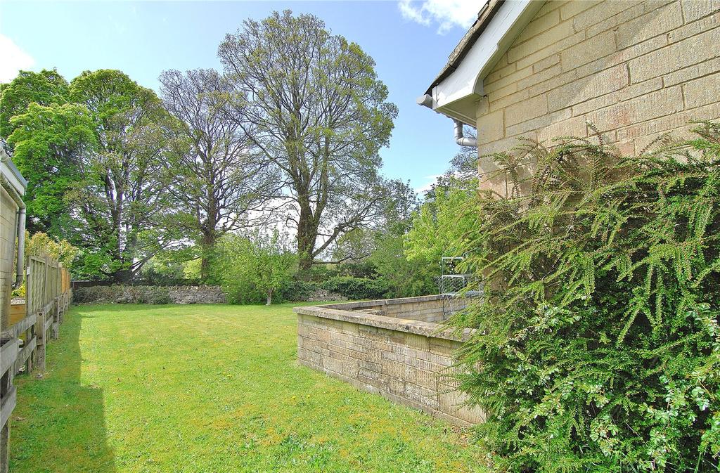 Middle Hill, Chalford Hill, Stroud, GL6 2 bed bungalow £450,000