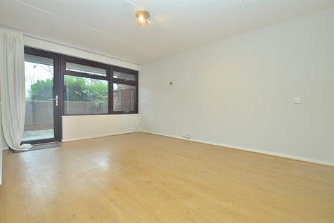 1 bedroom apartment to rent, Peartree Court, Churchfields, South Woodford, E18