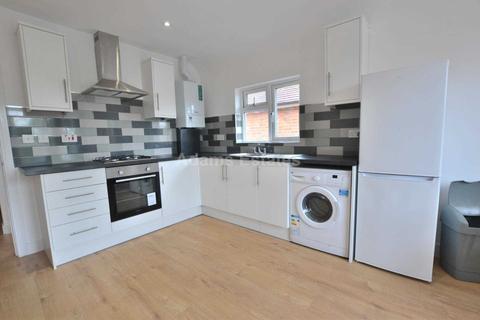 4 bedroom flat to rent - Christchurch Road, Reading