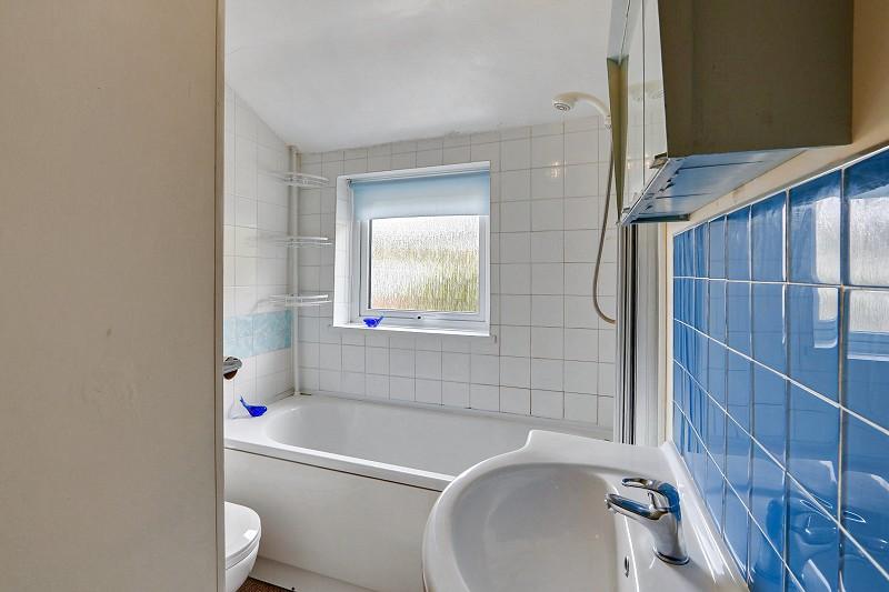 House 1 - Family Bathroom