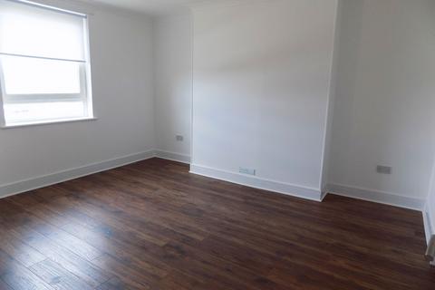3 bedroom flat to rent, 15 Finnieston Lane, Greenock, PA15 2LA