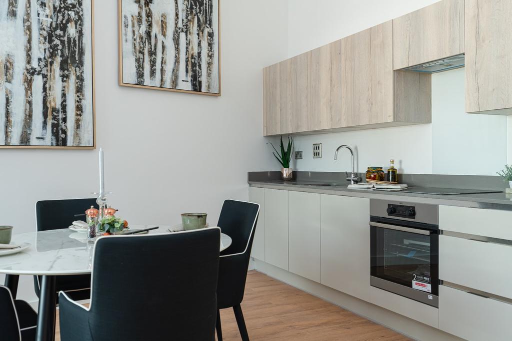Missenden House, Chalfont Park 2 bed flat £1,100 pcm (£254 pw)