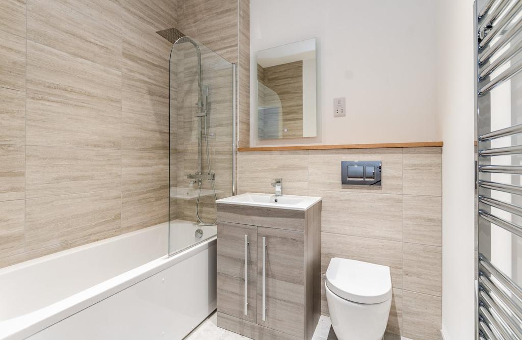Missenden House, Chalfont Park 2 bed flat £1,100 pcm (£254 pw)