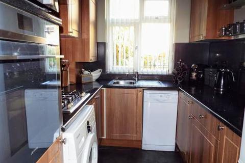 4 bedroom semi-detached house to rent - Farley Hill LU1