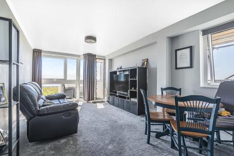 Flat 30, Lushington House Vicarage Fields, Walton-on-thames, KT12 2EP