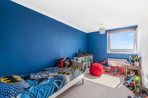 Flat 30, Lushington House Vicarage Fields, Walton-on-thames, KT12 2EP