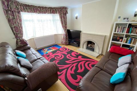 39 Fairway, Northampton, NN2 7JX