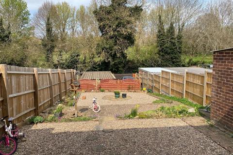 39 Fairway, Northampton, NN2 7JX