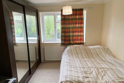 39 Fairway, Northampton, NN2 7JX