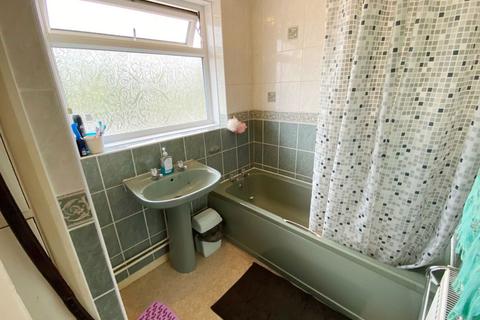 39 Fairway, Northampton, NN2 7JX
