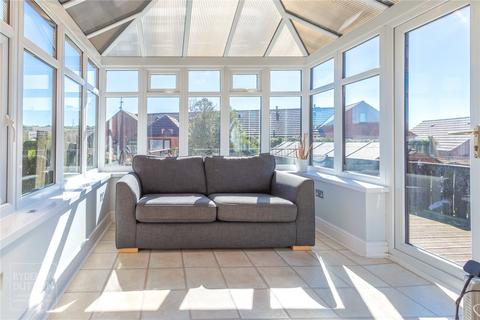 14 Erlesmere Close, Oldham, OL4 2LD