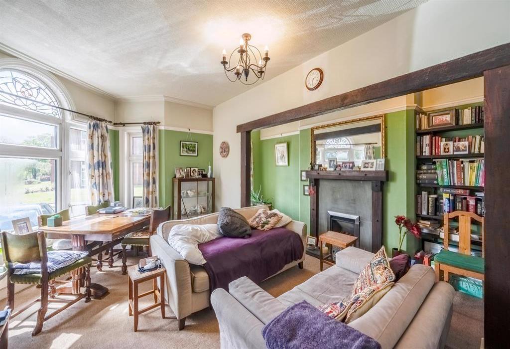 Red Hill, Stourbridge, DY8 1NA 5 bed semidetached house £450,000